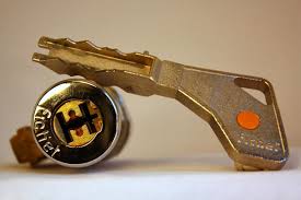 Puerta con cerradura Fichet